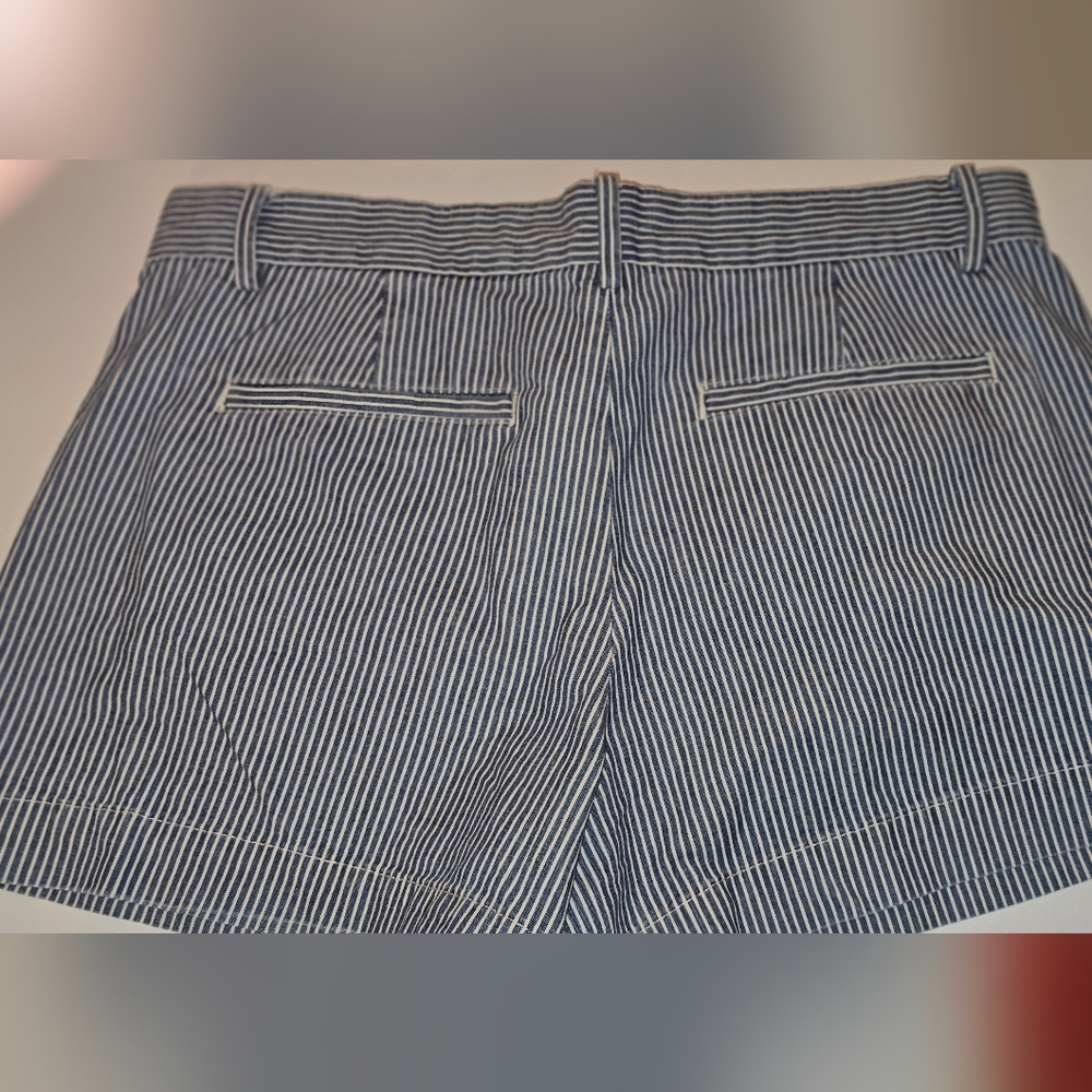 Gap Sunkissed Women's Navy Blue And White Stripe 100% Cotton Khaki Shorts 4